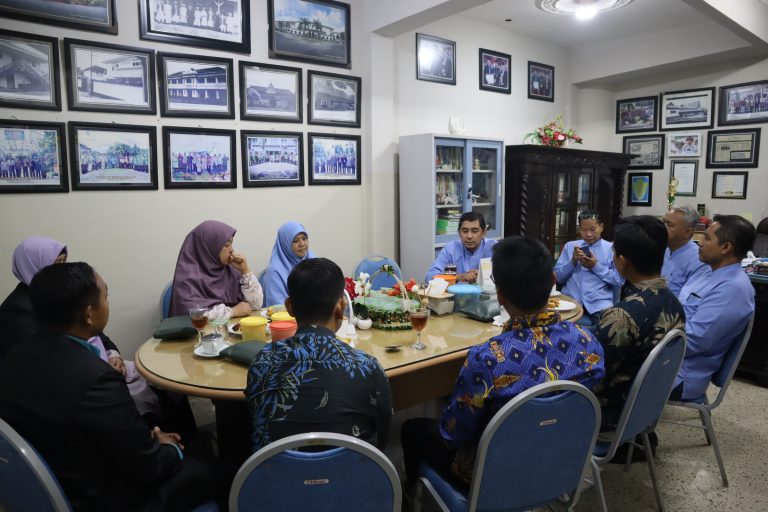 Pengelola Sekolah Al Izzah Sorong Papua Berkunjung Ke YPAS