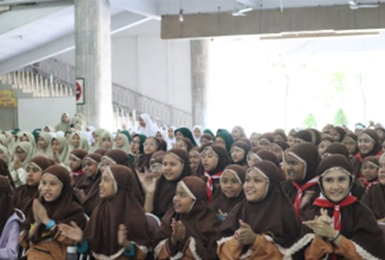 Pekan Akhlak Al Irsyad, Siswa Peragakan Senyum Tulus