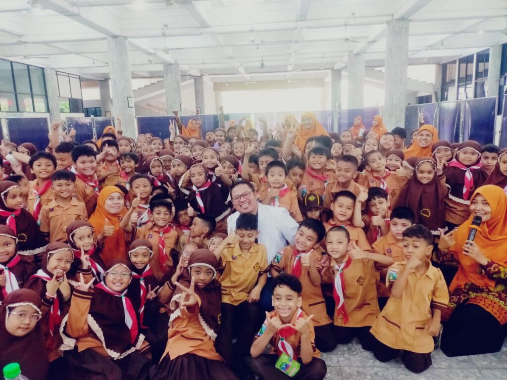  Ajak Murid SD Al-Irsyad Agar Gigi Sehat Senyum Hebat