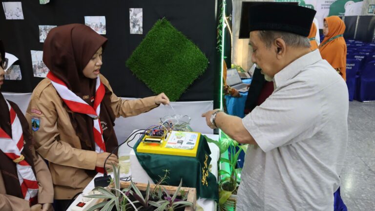 Siswa SMA Al-Irsyad Surabaya Terapkan Sistem Otomasi